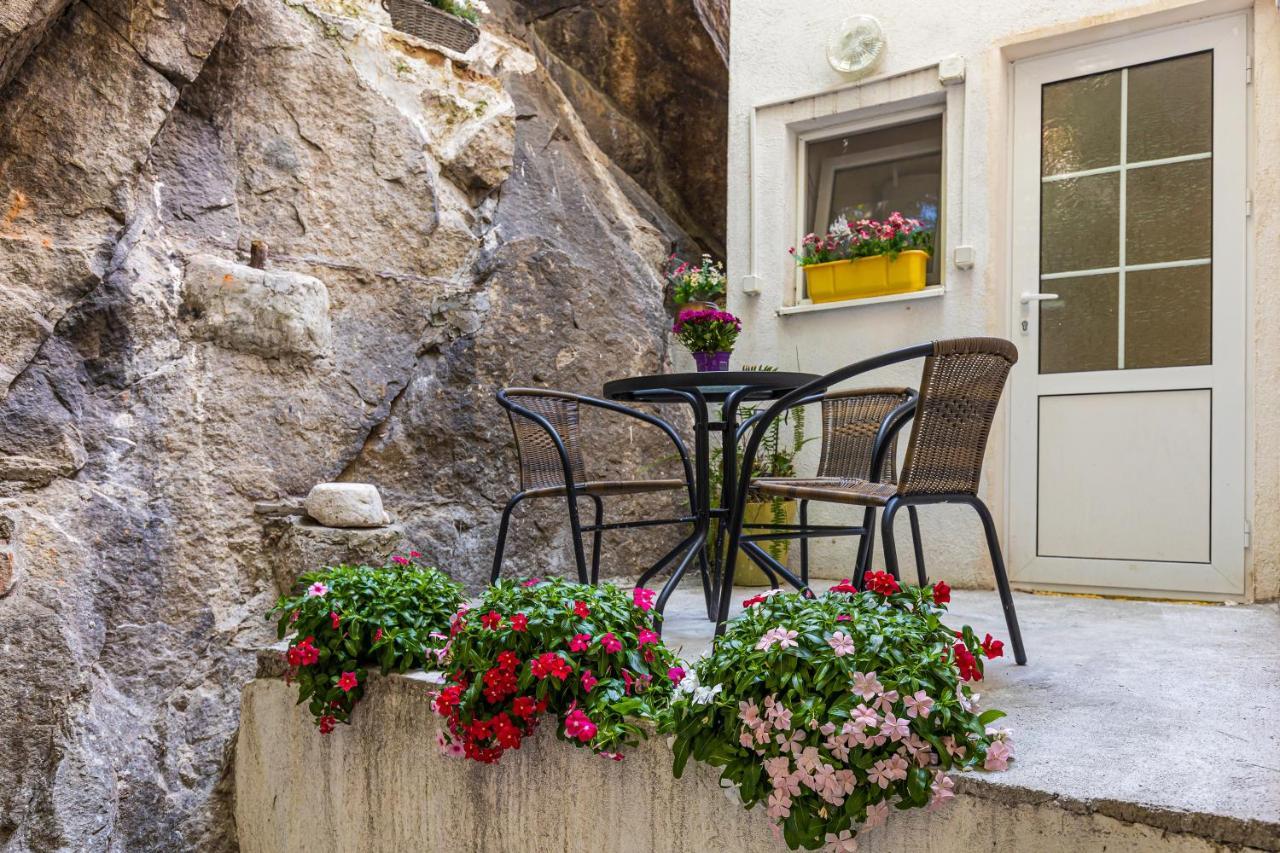 The Old Town Vintage 2-Bedroom Jewel By Flat Mаnager Plovdiv Esterno foto
